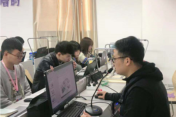 ui設(shè)計培訓(xùn)機(jī)構(gòu)的學(xué)生是怎么學(xué)習(xí)的？