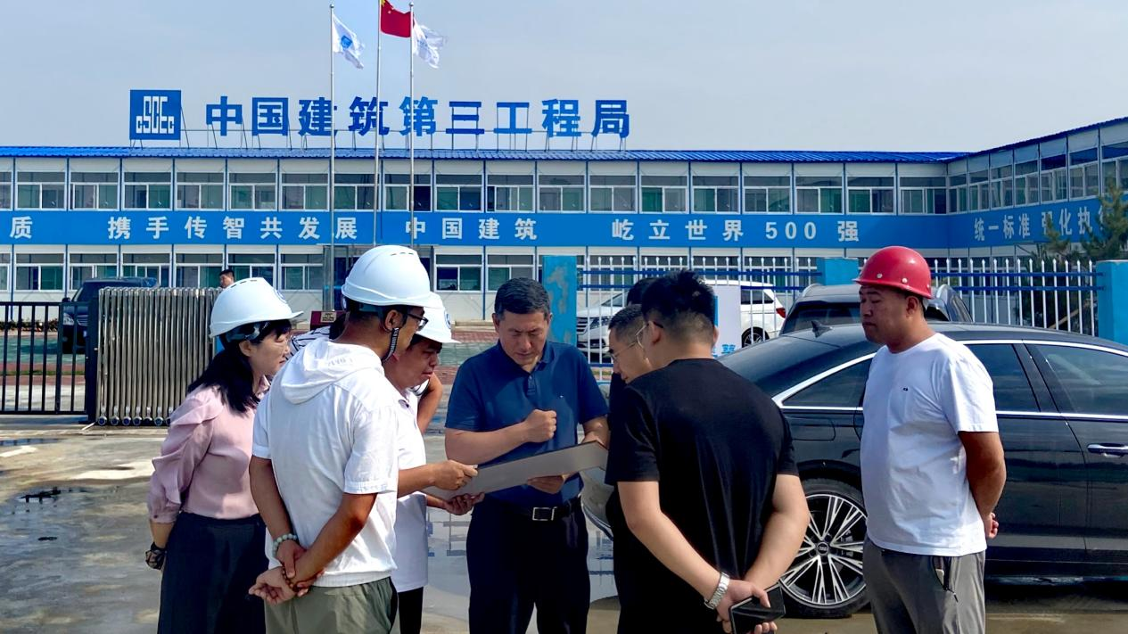 大同市副市長孟維君在大同互聯(lián)網學院建設現(xiàn)場指導建設工作